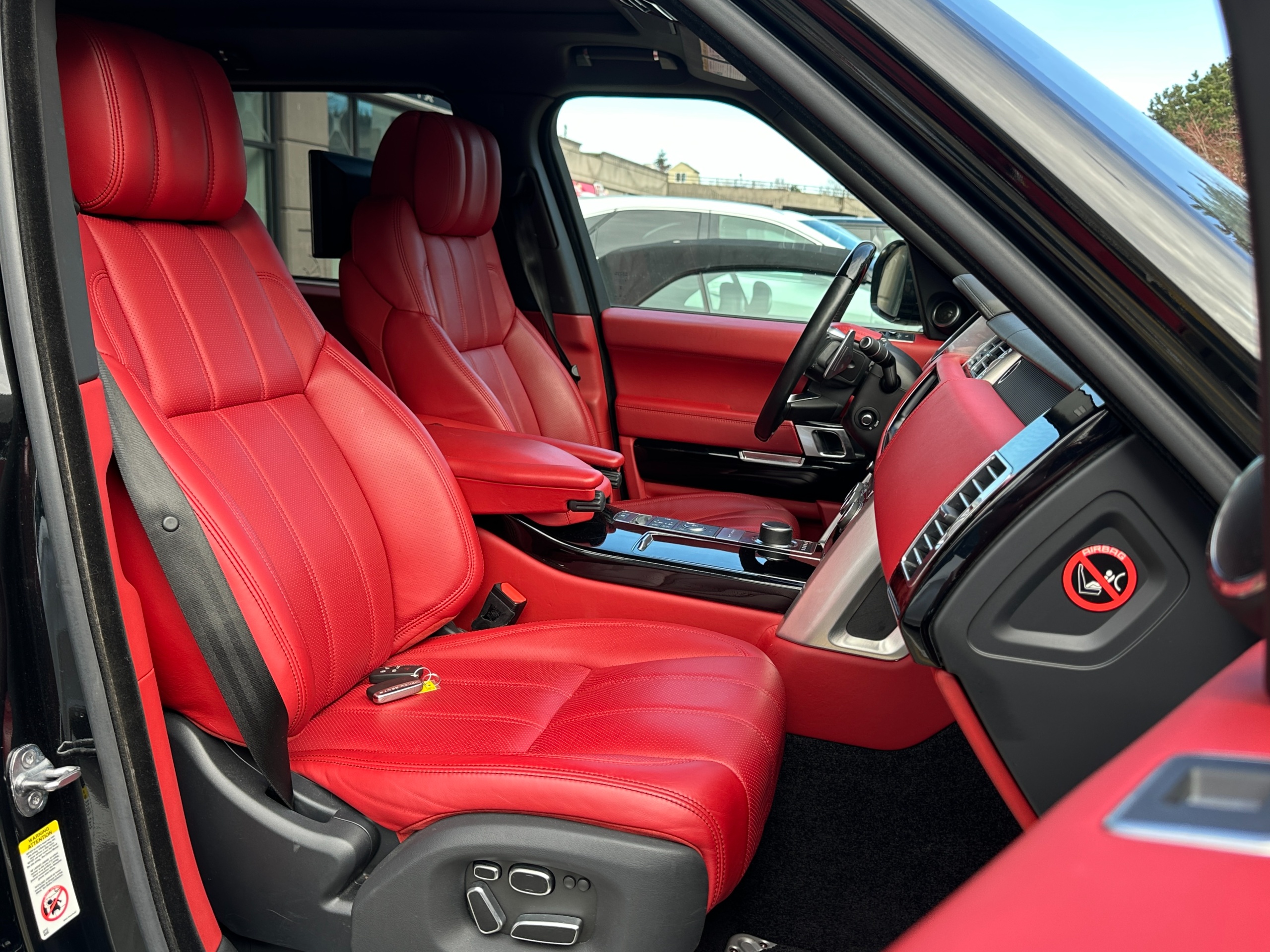 2015 Land Rover Range Rover - Image 13